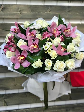 Букет цветов из: Розы и Хризантемы в Молчаново