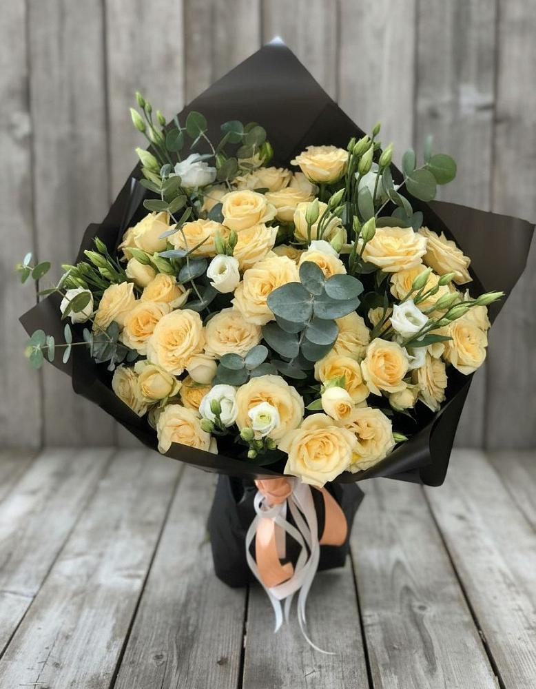 Букет цветов из: Розы и Лизиантусы в Молчаново