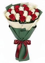 Букет Микс из красных и белых роз в Молчаново