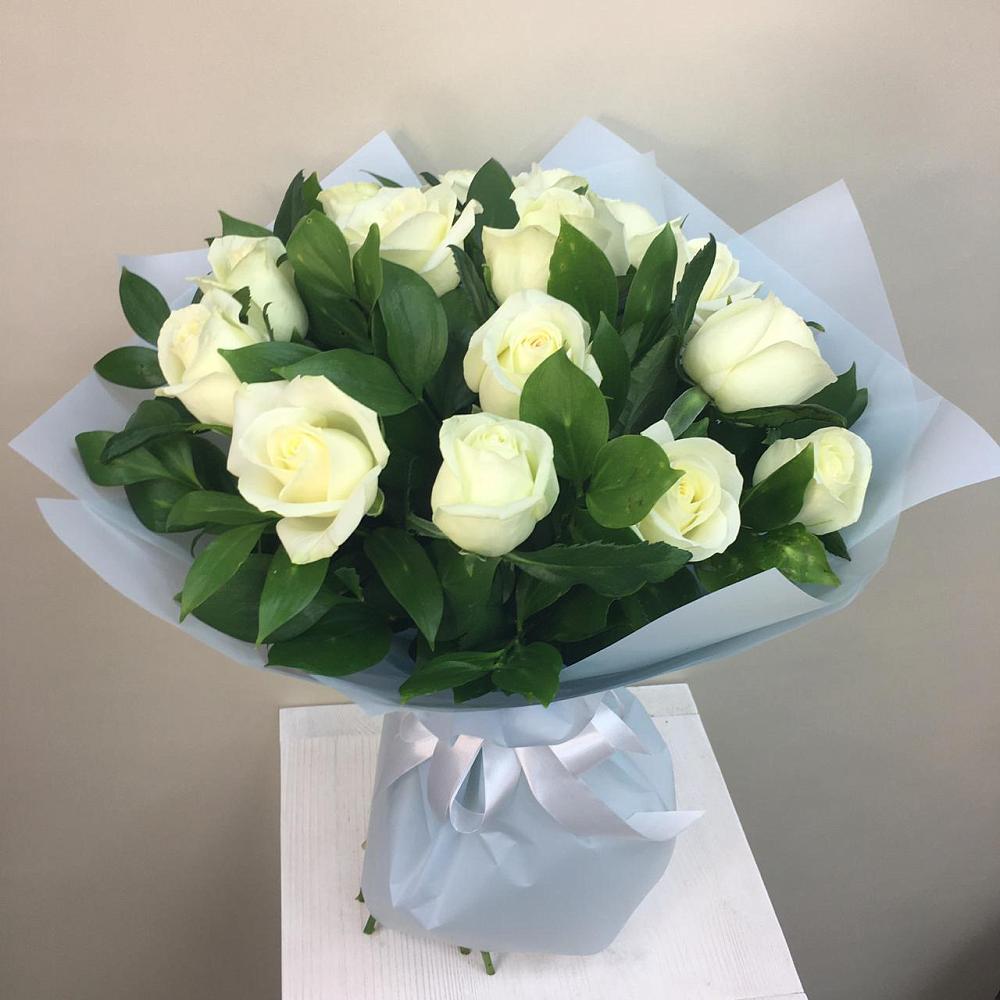 Букет 15 Белых роз Проуд в Молчаново