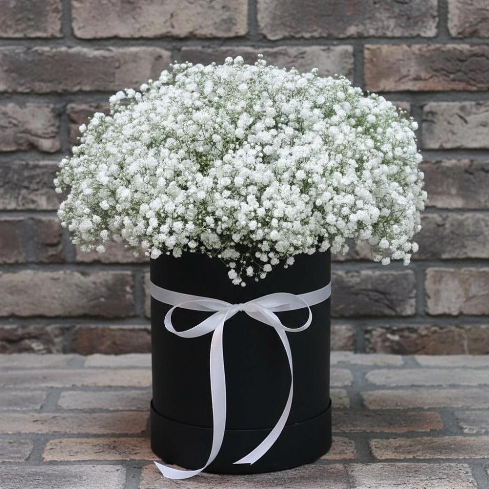 Цветочная композиция из Гипсофила в шляпной коробке в Молчаново