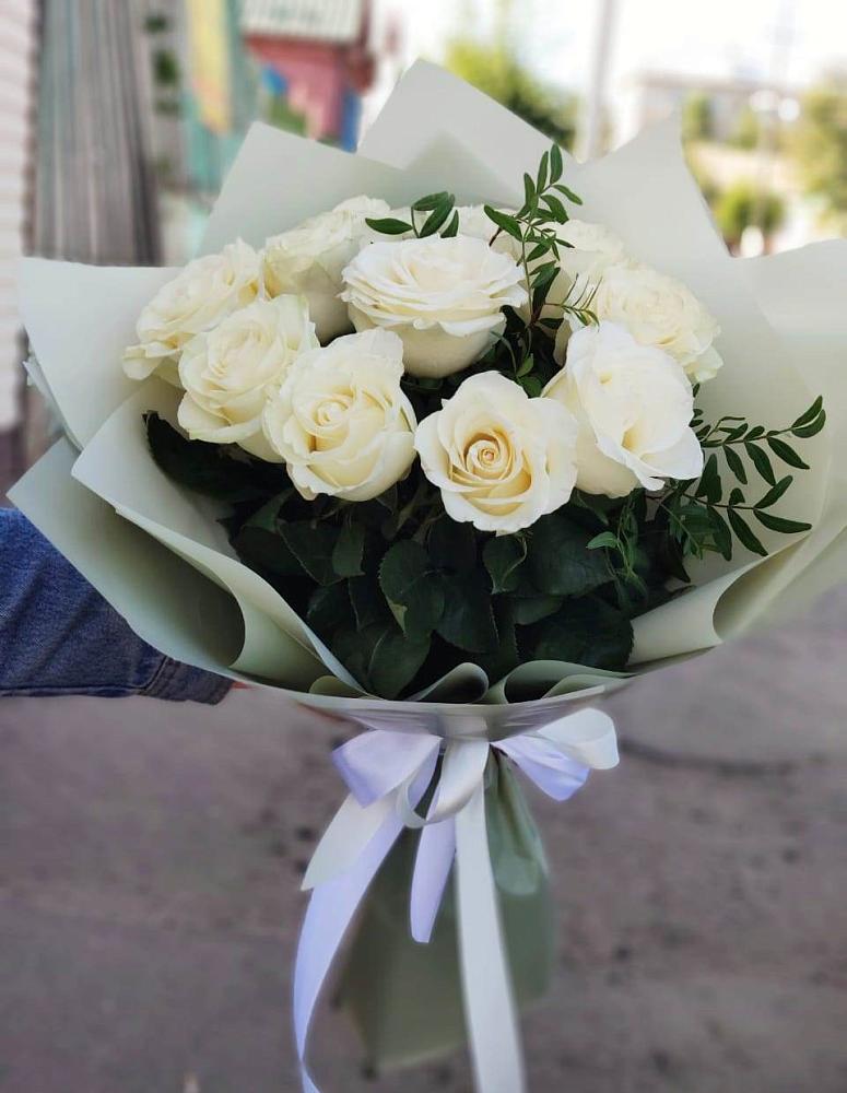Букет Белые розы Проуд в Молчаново