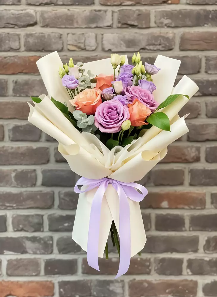 Букет цветов из: Лизиантусы и Розы в Молчаново