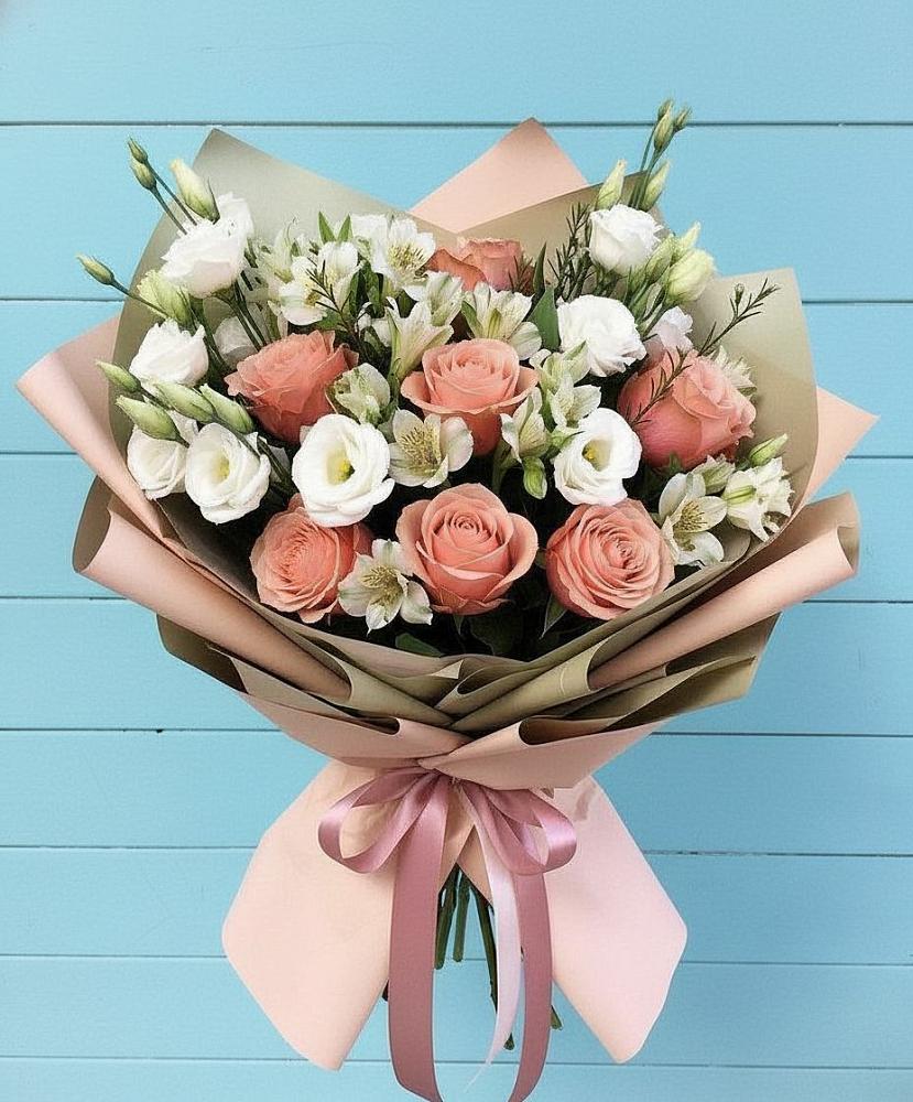 Букет цветов из: Розы, Альстромерии и Лизиантусы в Молчаново