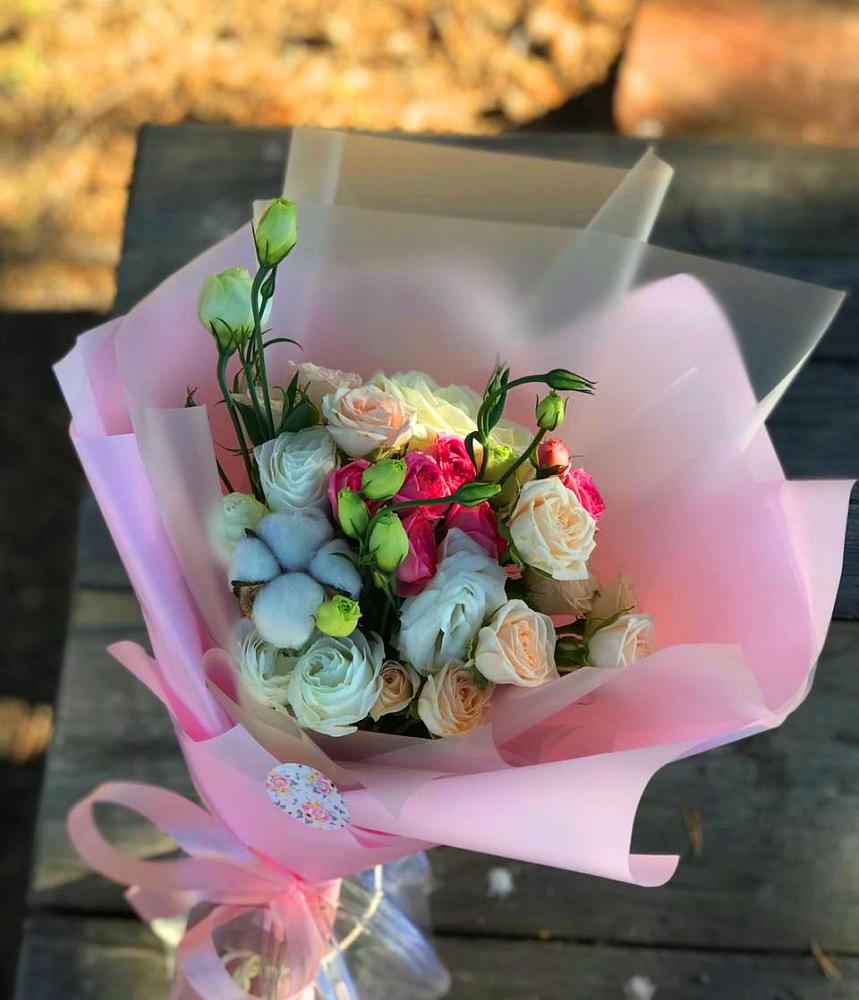 Букет цветов из: Розы и Лизиантусы в Молчаново