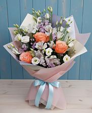 Букет цветов из:  Лизиантусы, Розы, Альстромерии и Гипсофила в Молчаново
