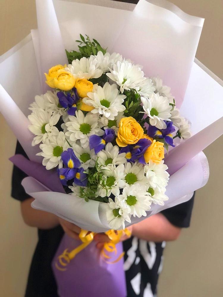 Букет цветов из: Ирисы, Хризантемы и Розы в Молчаново