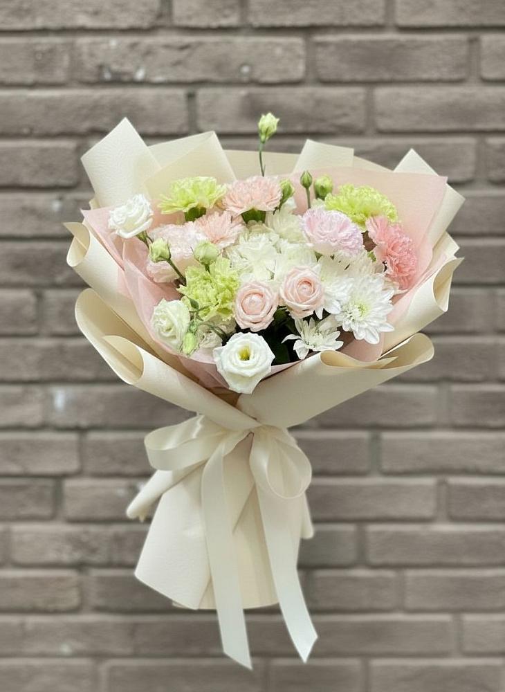 Букет цветов из: Гвоздики, Розы, Лизиантусы и Хризантемы в Молчаново