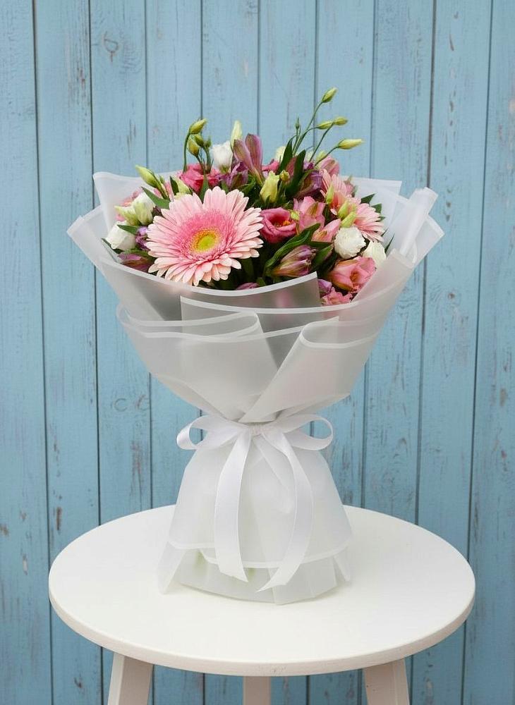 Букет цветов из: Герберы, Альстромерии и Лизиантусы в Молчаново