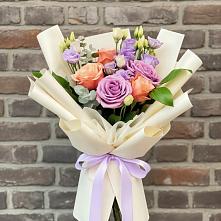Букет цветов из:  Лизиантусы и Розы в Молчаново