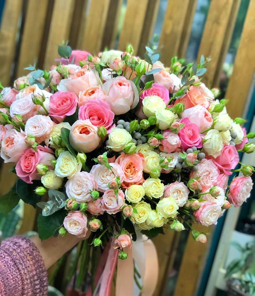 Букет цветов из: Розы в Молчаново