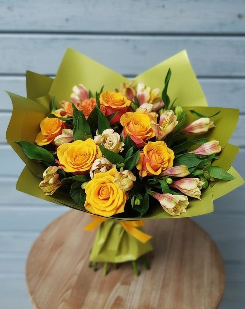 Букет цветов из: Альстромерии и Розы в Молчаново