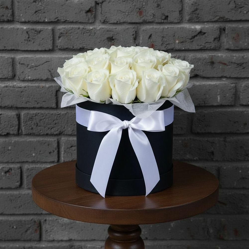 Цветочная композиция из Розы в шляпной коробке в Молчаново