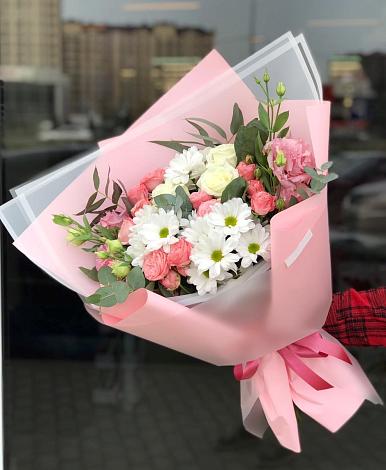 Букет цветов из: Розы, Лизиантусы и Хризантемы в Молчаново