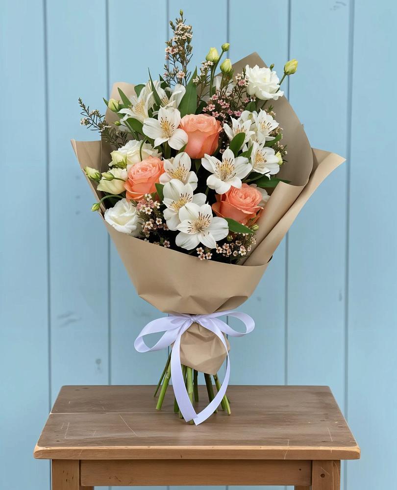 Букет цветов из: Альстромерии, Лизиантусы, Розы и Хризантемы в Молчаново