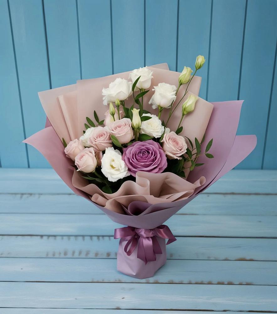 Букет цветов из: Розы и Лизиантусы в Молчаново